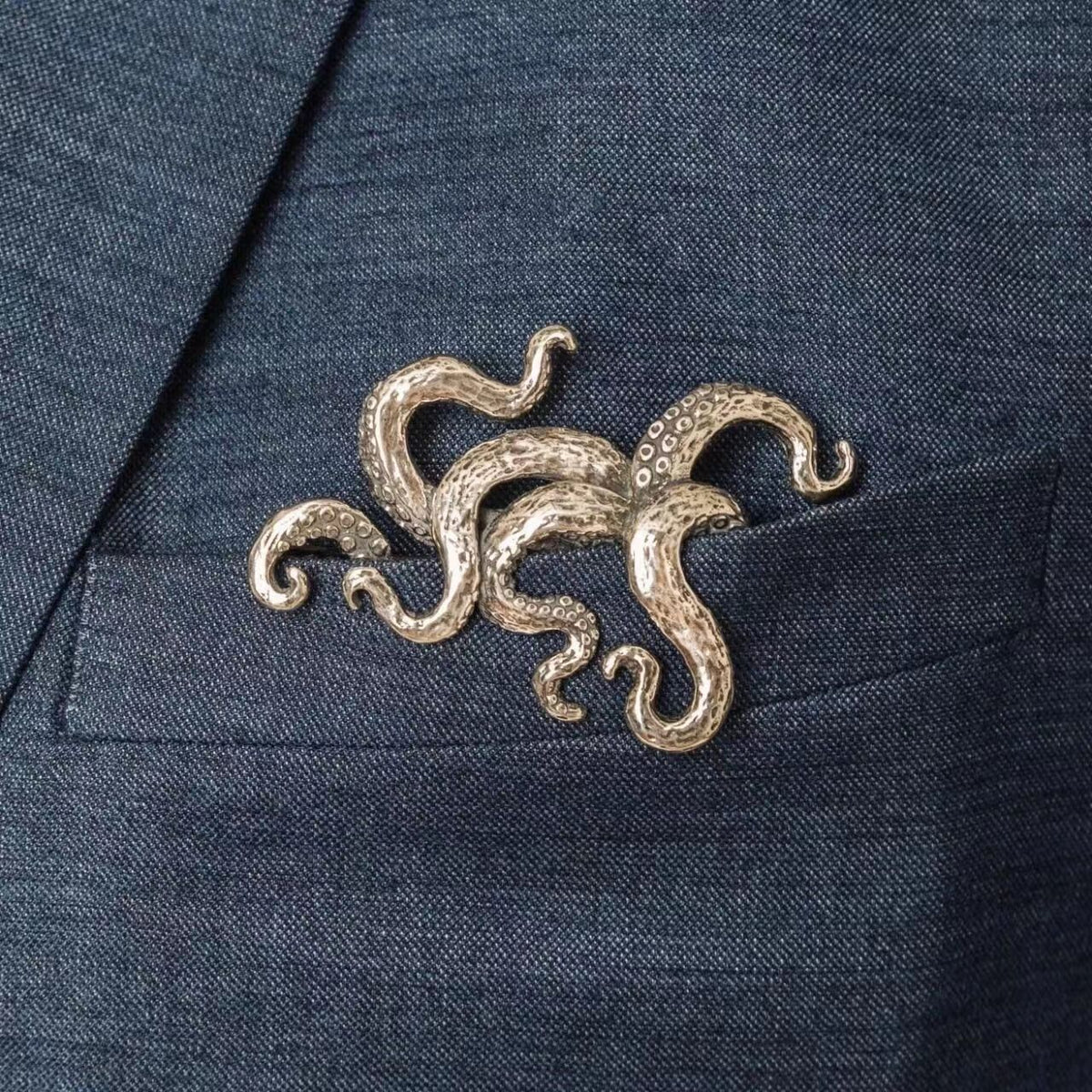 🐯 Peekaboo Animal Pocket Brooch – Sculpted Suit & Blazer Accent