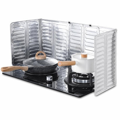 Foldable aluminum foil oil splash guard, heat-insulating and oil-proof baffle, suitable for cooking on household kitchen gas stoves, induction cookers and other cooking applications.