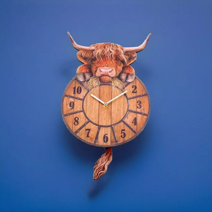 🐄 Swinging Tail Highland Cow Wall Clock – Rustic Farmhouse Decor