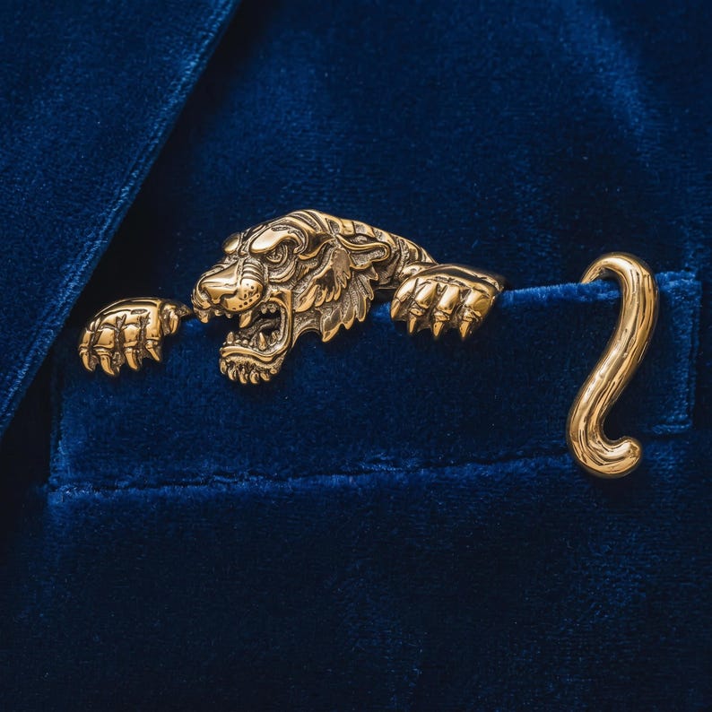 🐯 Peekaboo Animal Pocket Brooch – Sculpted Suit & Blazer Accent