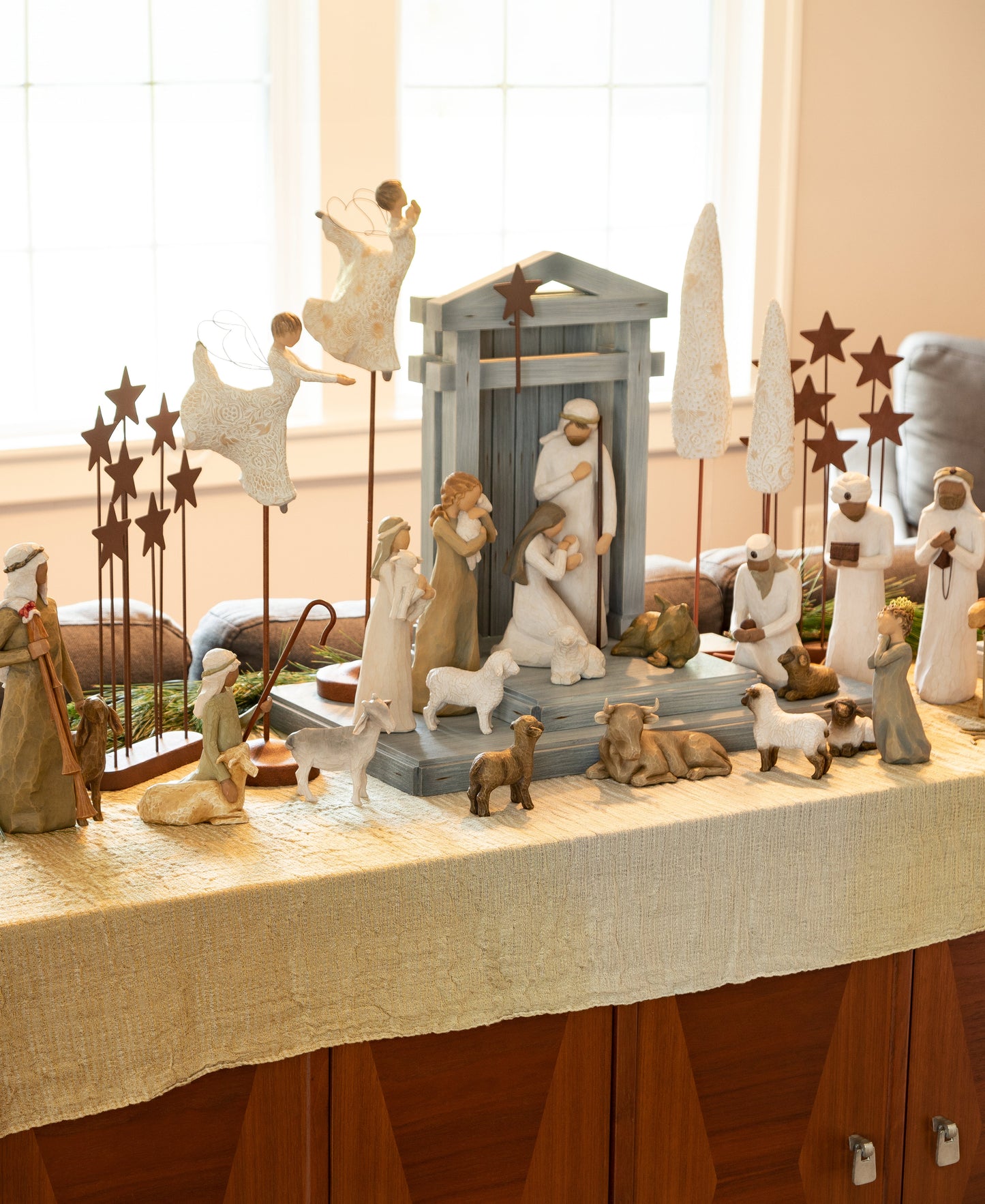 Nativity Premier plus Elevated Angels, 25-piece Set
