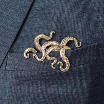 🐯 Peekaboo Animal Pocket Brooch – Sculpted Suit & Blazer Accent