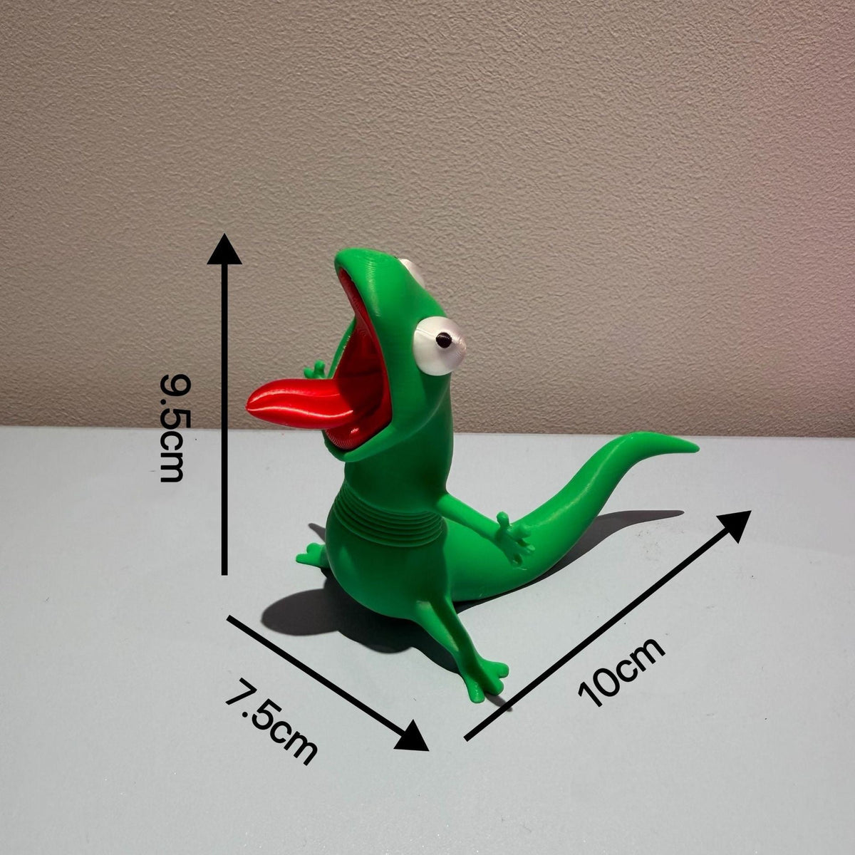 🦎 Wobbling Lizard Ride Ornament – A Little Buddy with Big Personality