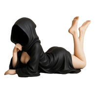 Black-robed Queen (prone pose) - Black