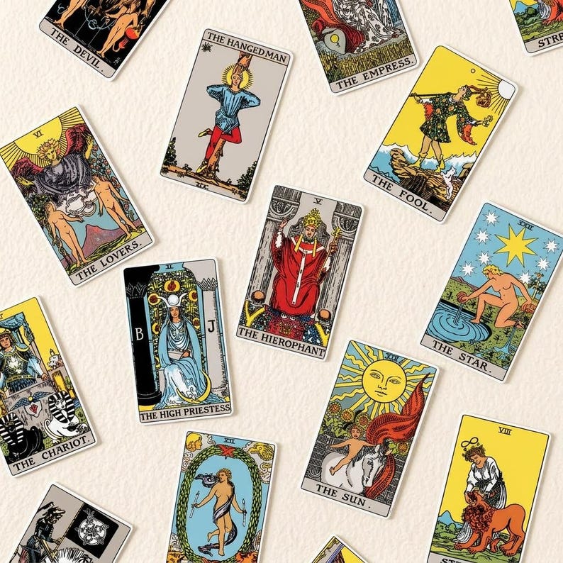 ✨ Secret Tarot Locket Necklace – Vintage Pendant with Mini Tarot Cards
