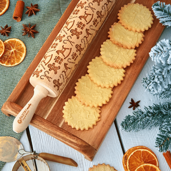🎄 Christmas Embossed Rolling Pin – Wooden Cookie Pattern Roller for Festive Baking